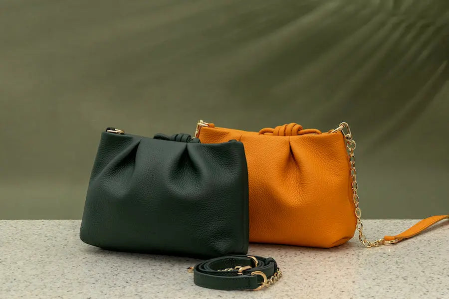 BLACK-FRIDAY Esin Akan