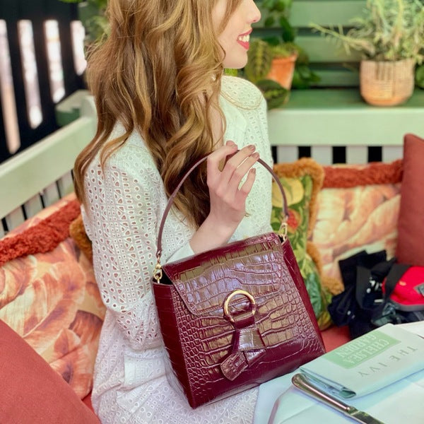How-to-identify-Authentic-Leather-Handbags_