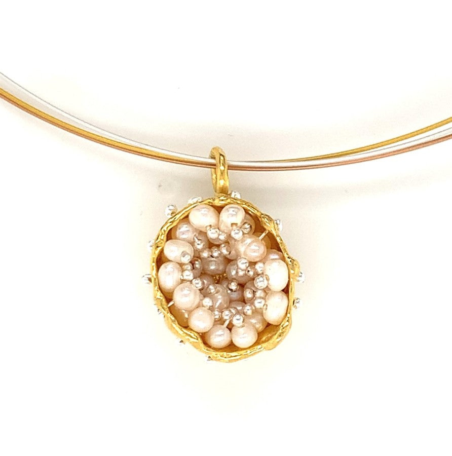 Dance of Stamens Necklace Midi, Mobile Goldplated Pendant Hollow Bezel with Fresh Water Pearls