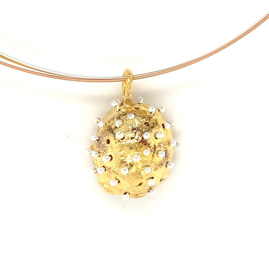 Dance of Stamens Necklace Midi, Mobile Goldplated Pendant Hollow Bezel with Fresh Water Pearls