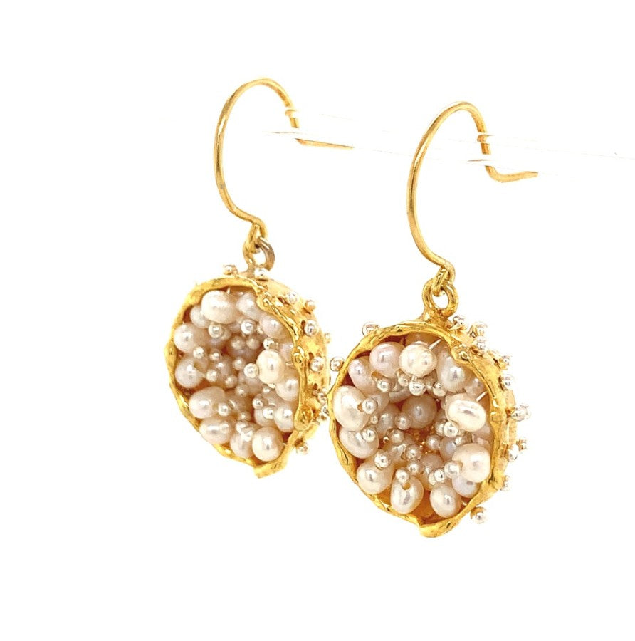 Dance of Stamens Earring Midi, Gold plated earrings of a hollow bezel with mobile fresh water baby pearls